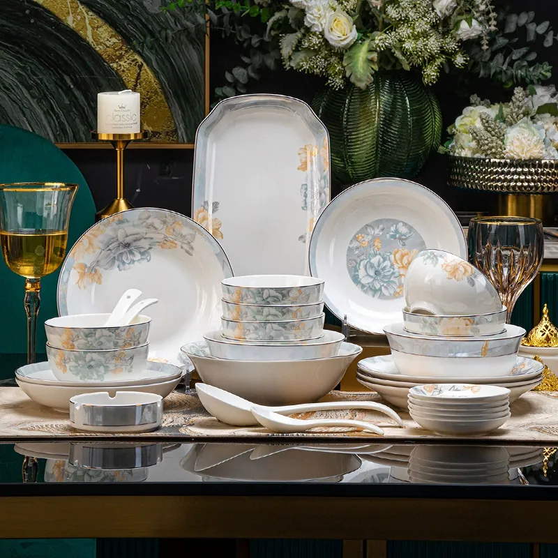 Chinese Style Porcelain Dinnerware Set — Ceramic (No.674919)